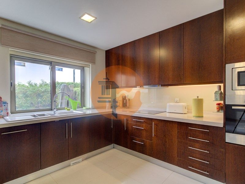 Property photo 2 of 59