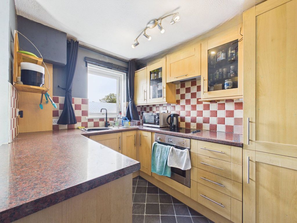 Property photo 3 of 9 Kitchen