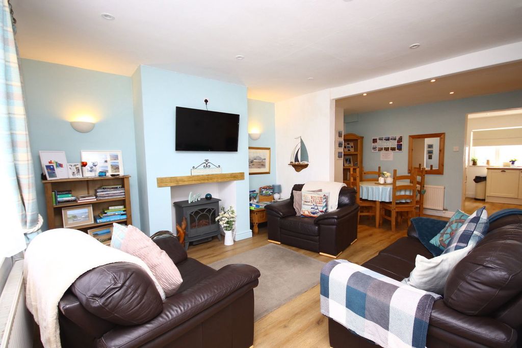 Property photo 2 of 24