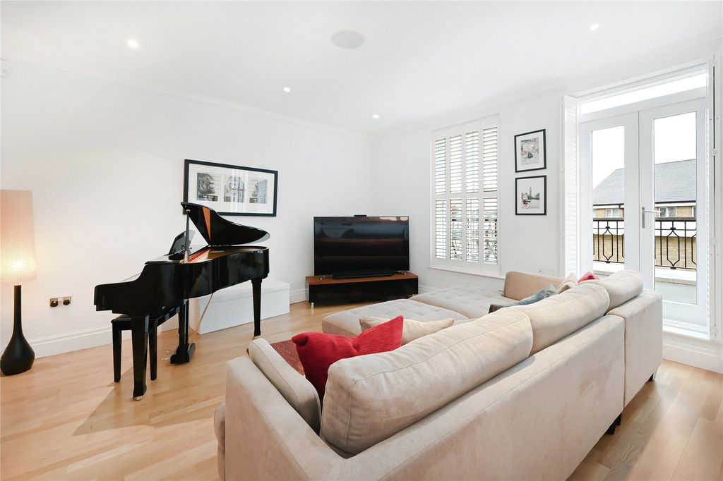 Property photo 2 of 32 Picture No. 17