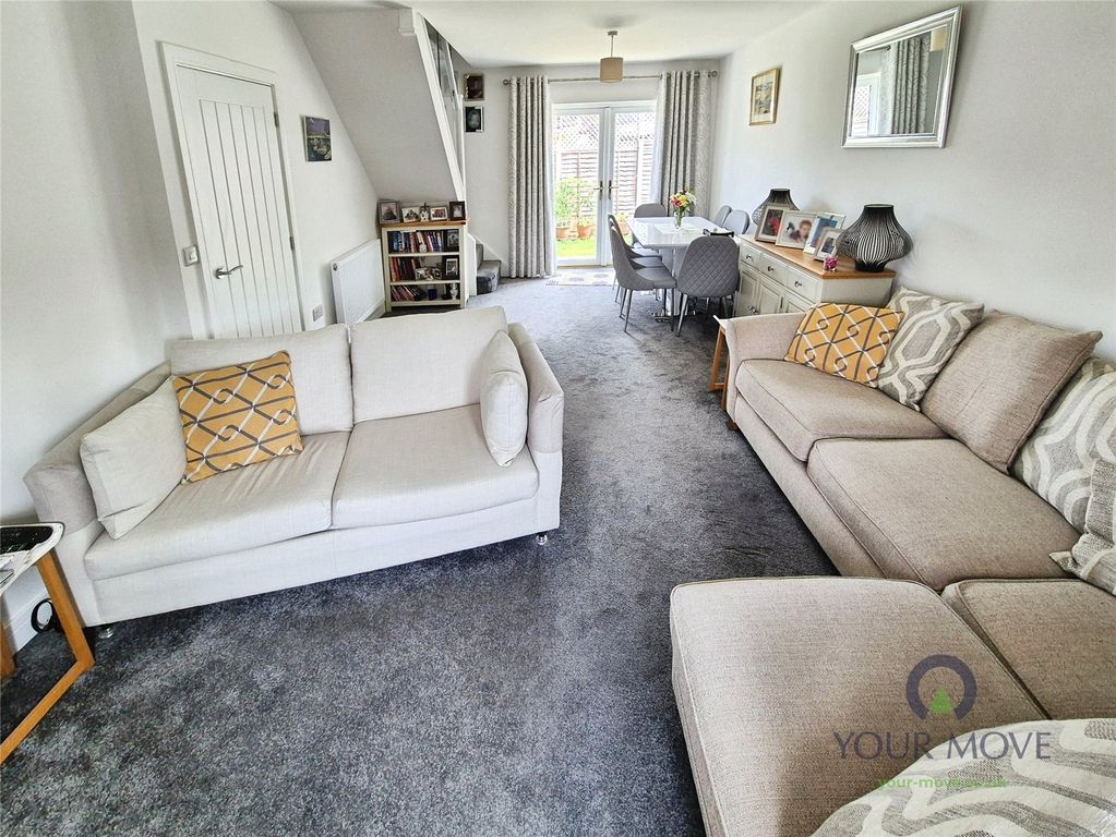 Property photo 2 of 13 Through Lounge