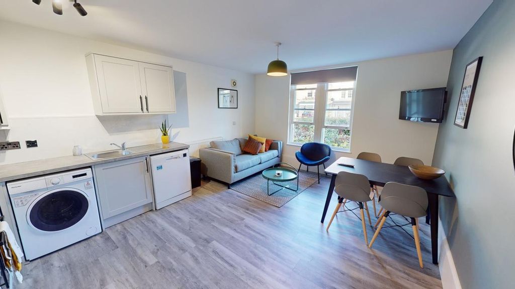 Property photo 2 of 14 Flat-6-Piccadilly-Place-Kitchen-Living-Dining 2.Jp