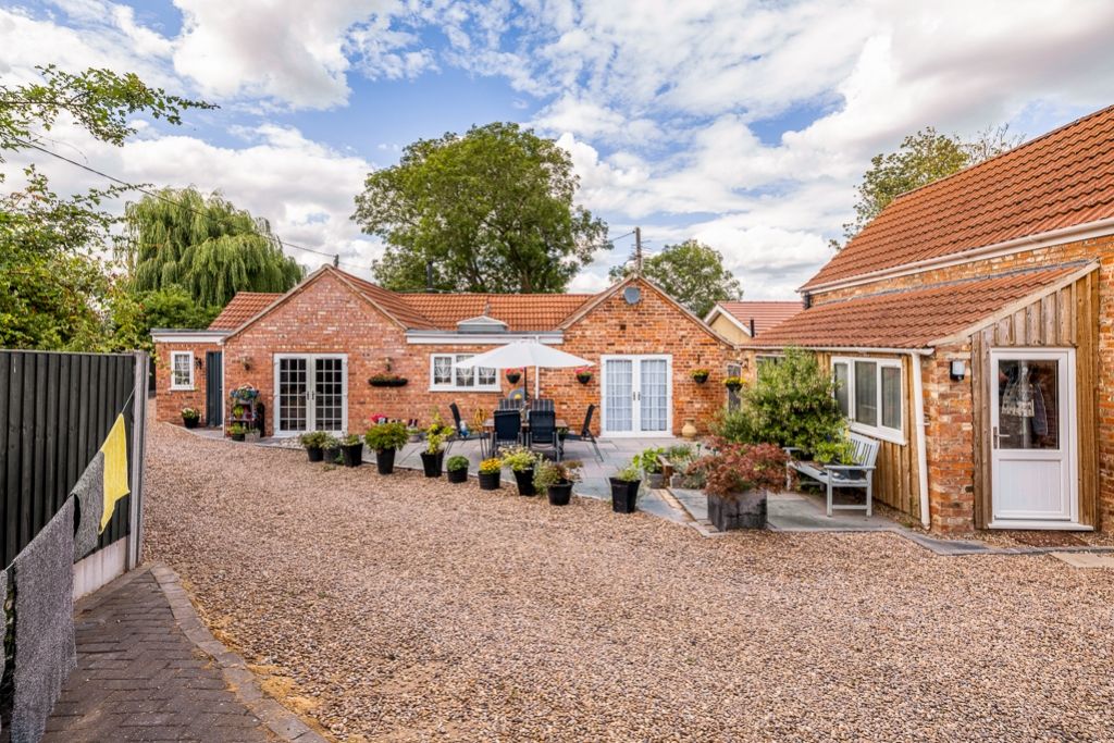 Property photo 1 of 37 The Stables (Swineshead)-12