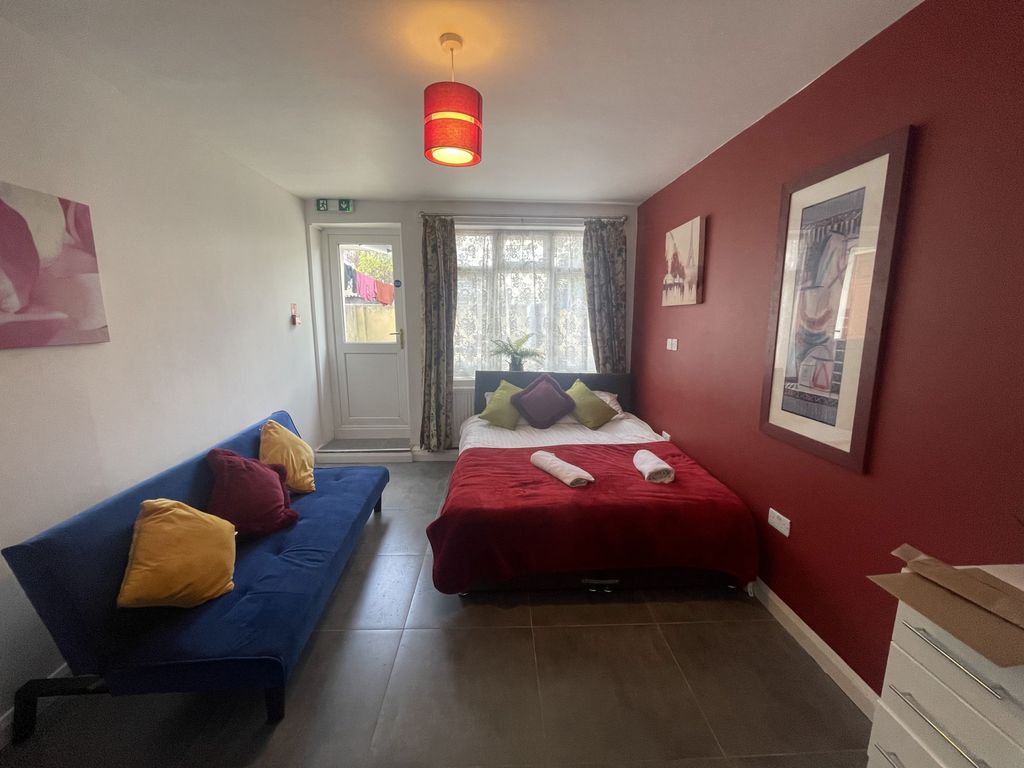 Property photo 2 of 8 Gallery