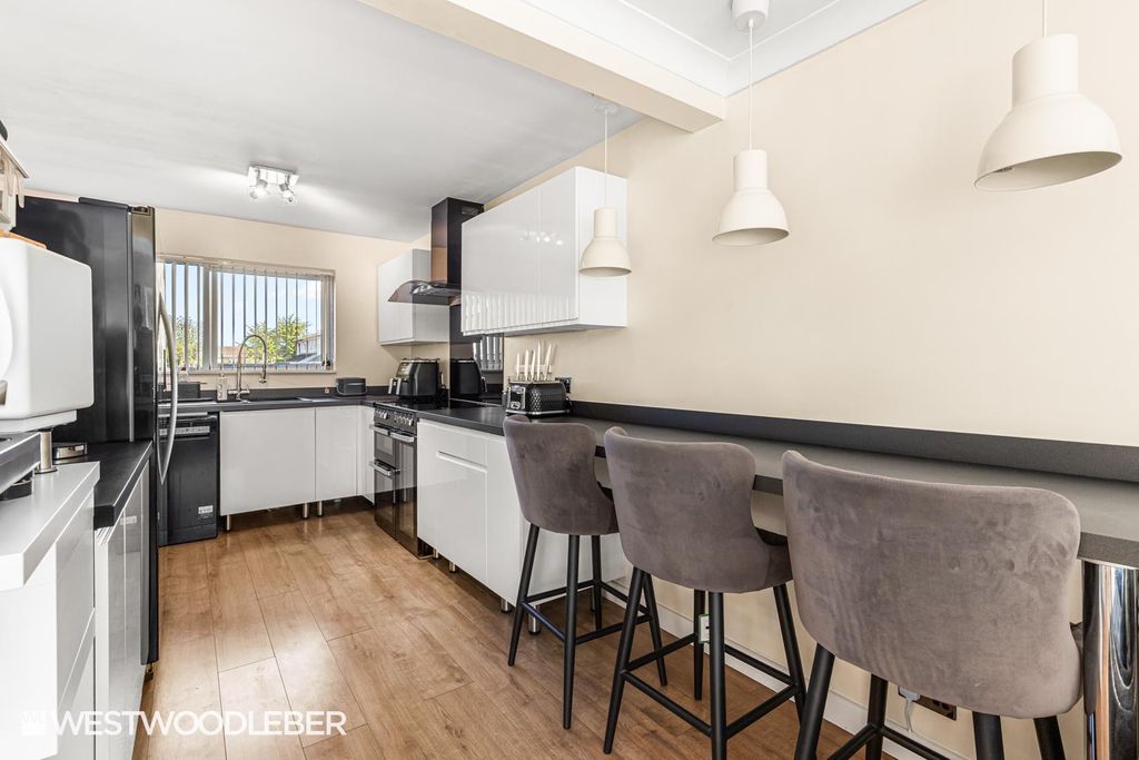 Property photo 2 of 32 Bridleclose_19.Jpg