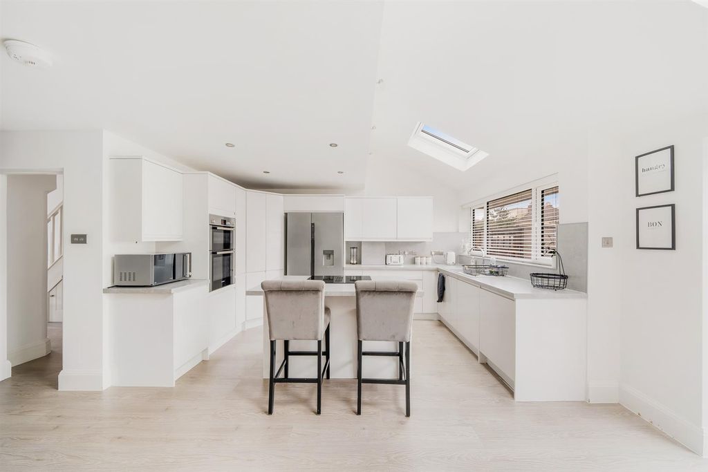 Property photo 3 of 18 Kitchen 1.Jpg
