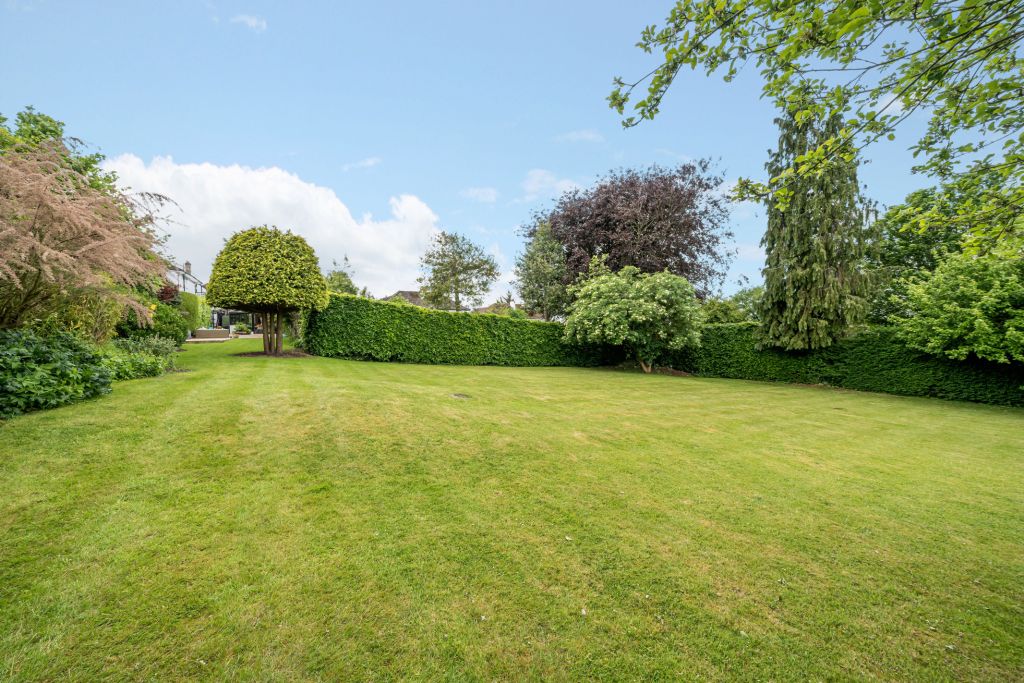 Property photo 2 of 21