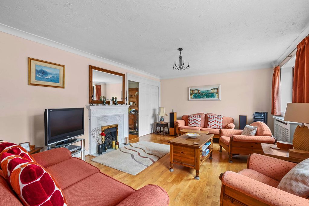 Property photo 3 of 19