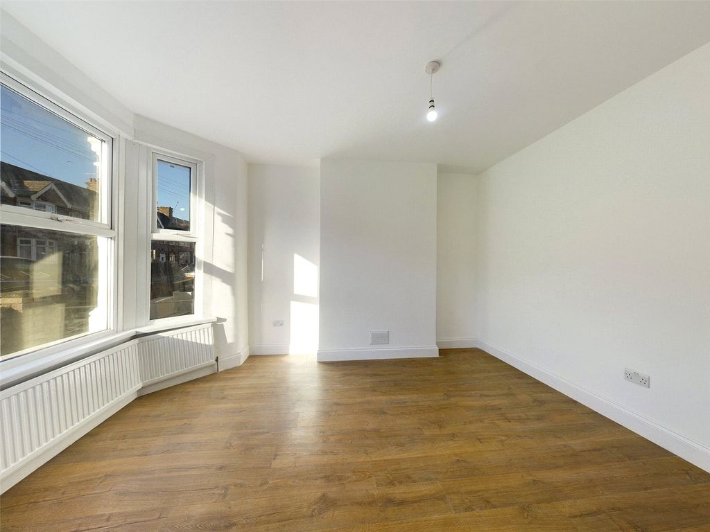 Property photo 3 of 17 Picture No. 02