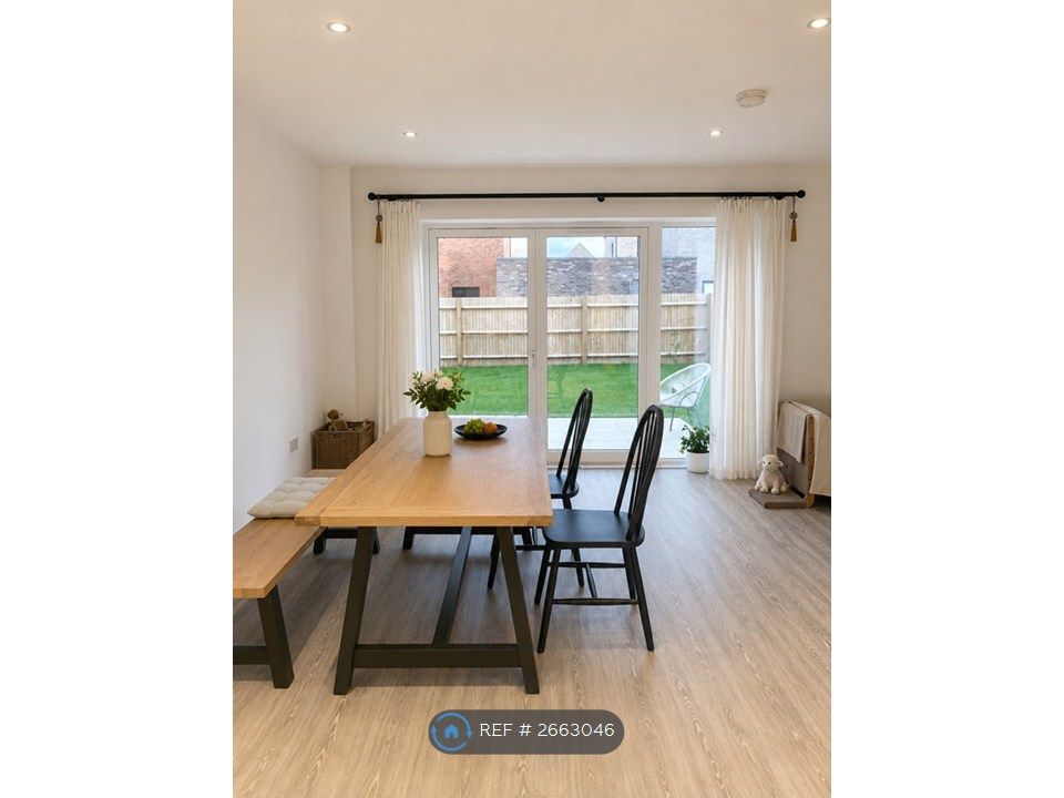 Property photo 3 of 11 Dining Area