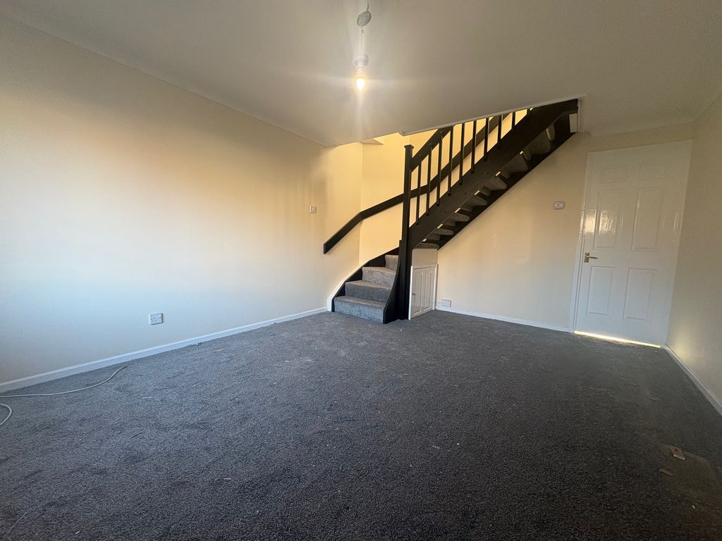 Property photo 2 of 7 Balcony