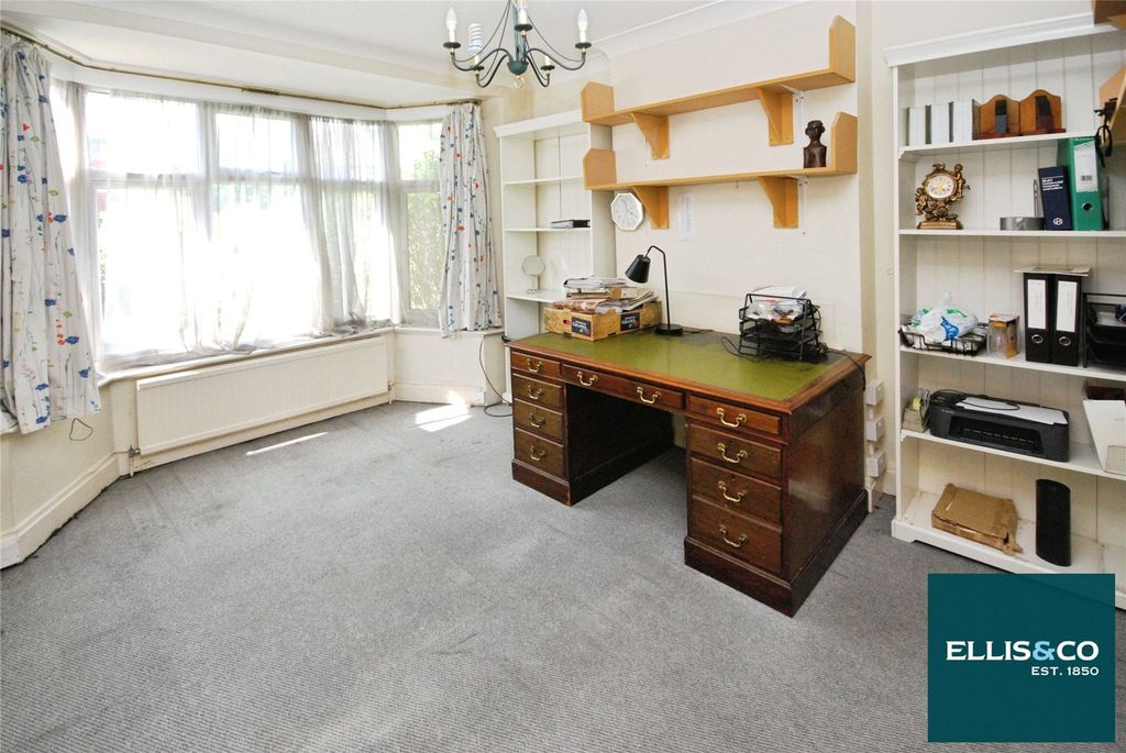 Property photo 2 of 12 Picture No. 16