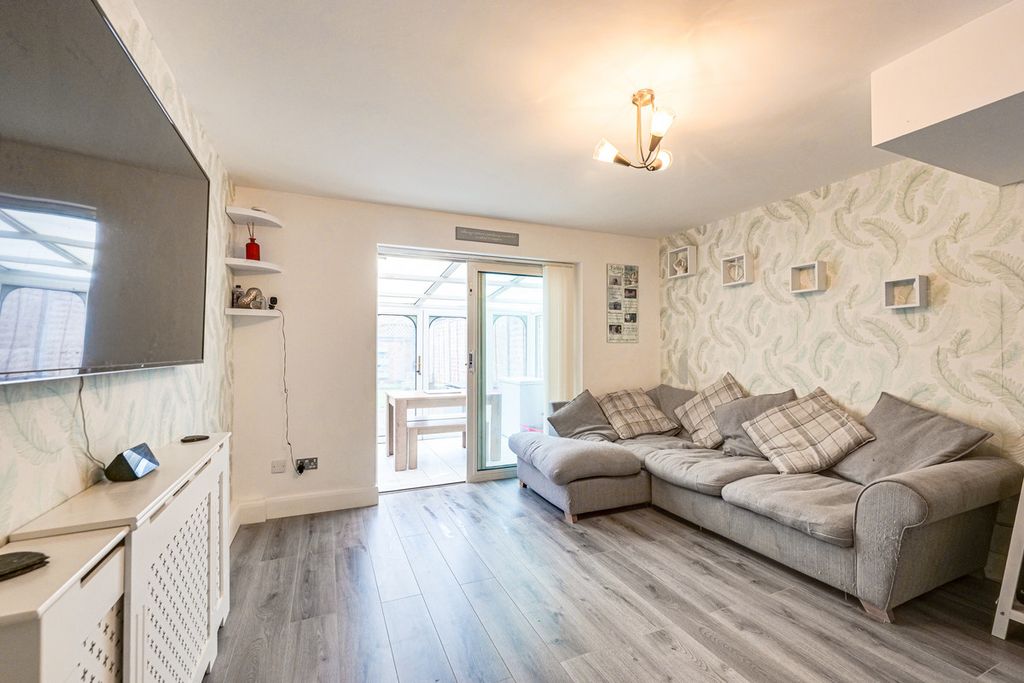 Property photo 2 of 27