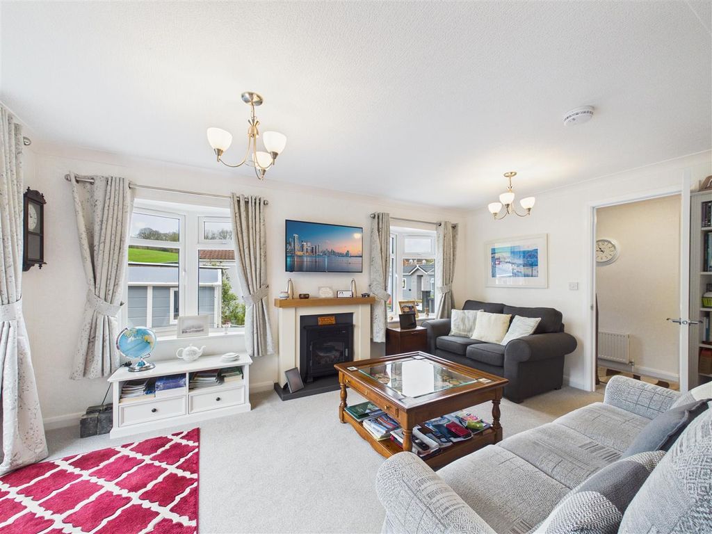 Property photo 3 of 21