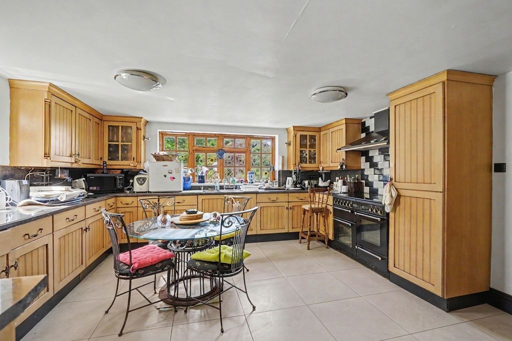 Property photo 2 of 22