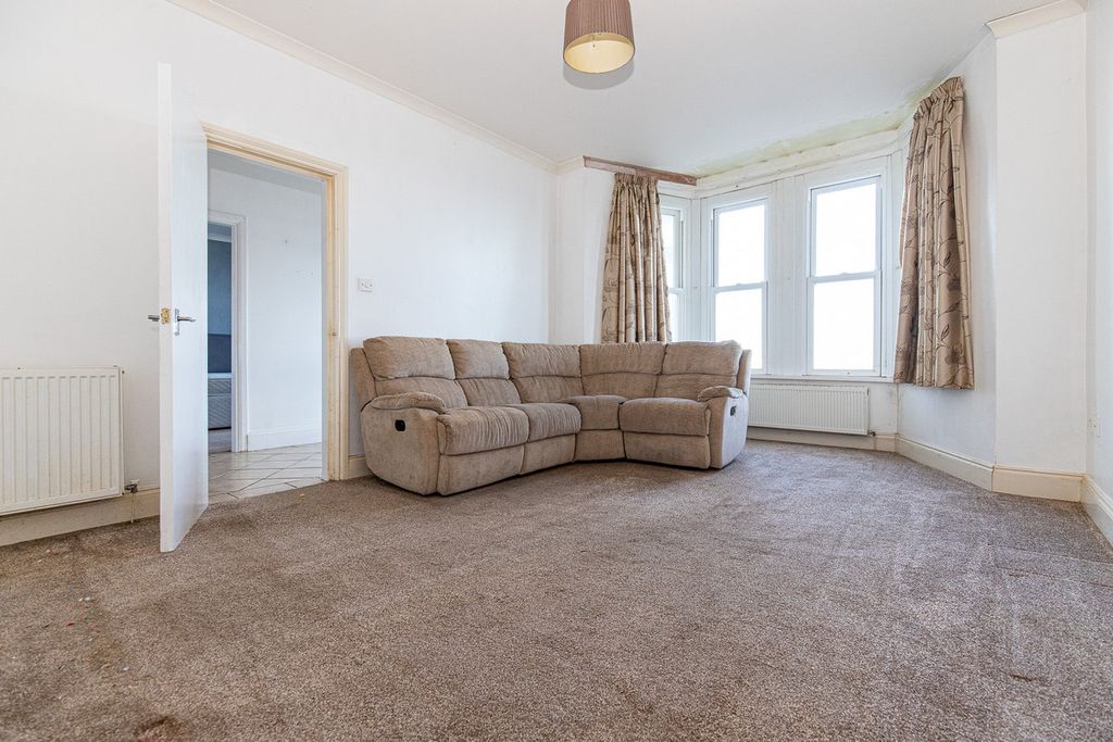 Property photo 3 of 23