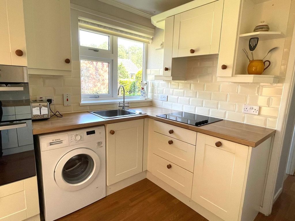 Property photo 2 of 17 Kitchen