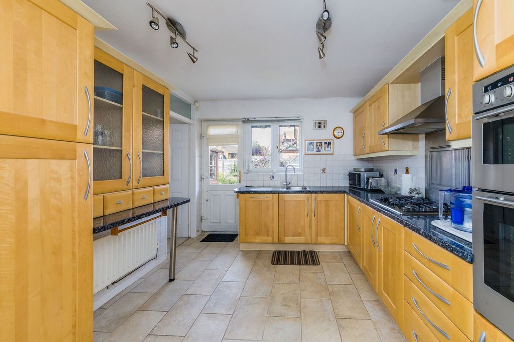 Property photo 3 of 17