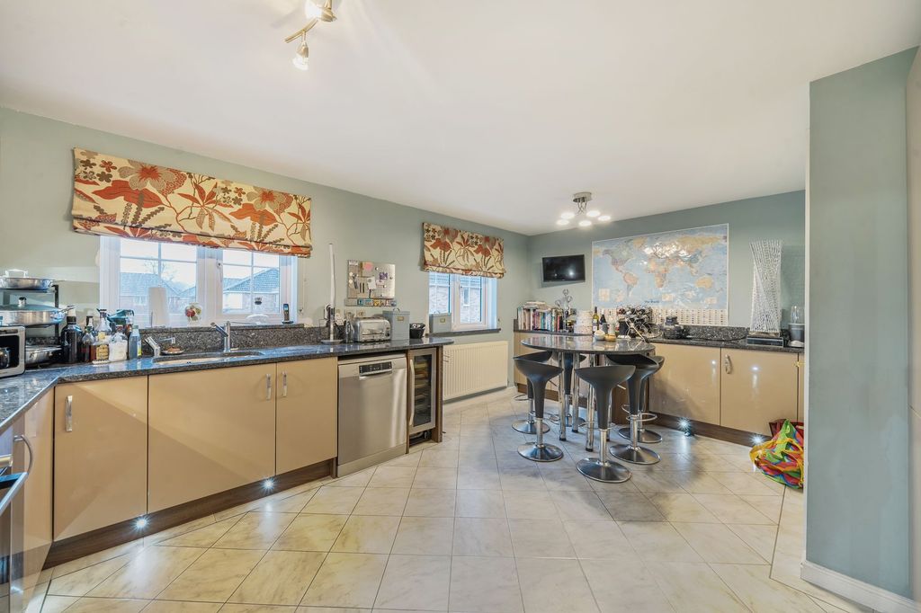 Property photo 2 of 21