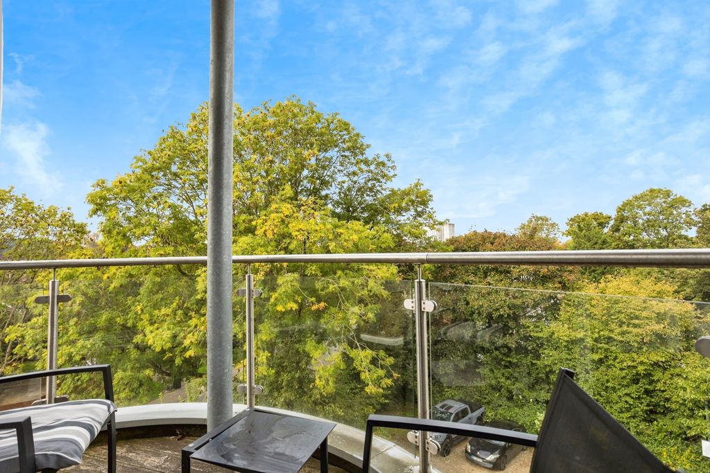 Property photo 3 of 17 Photo