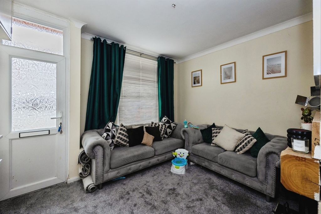 Property photo 2 of 14
