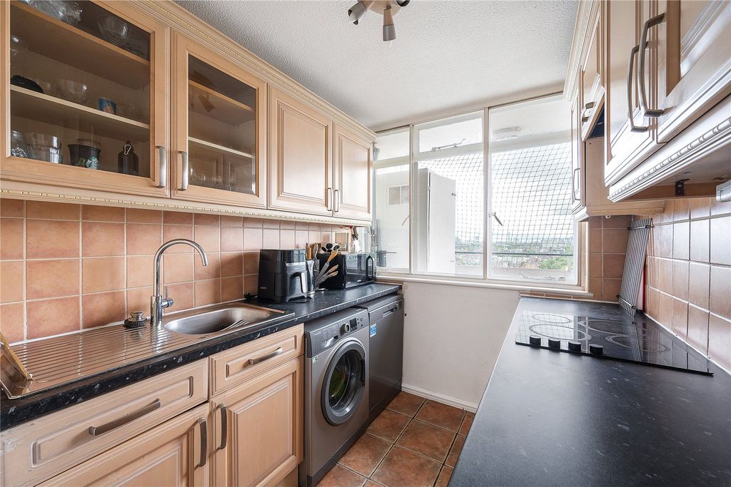 Property photo 3 of 20 Kitchen
