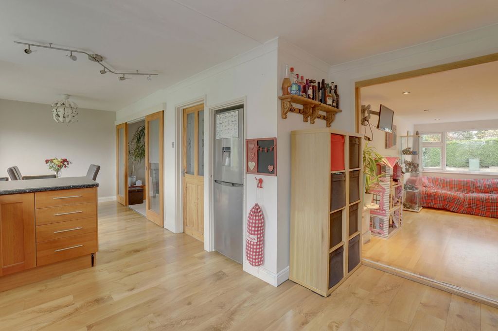 Property photo 3 of 23