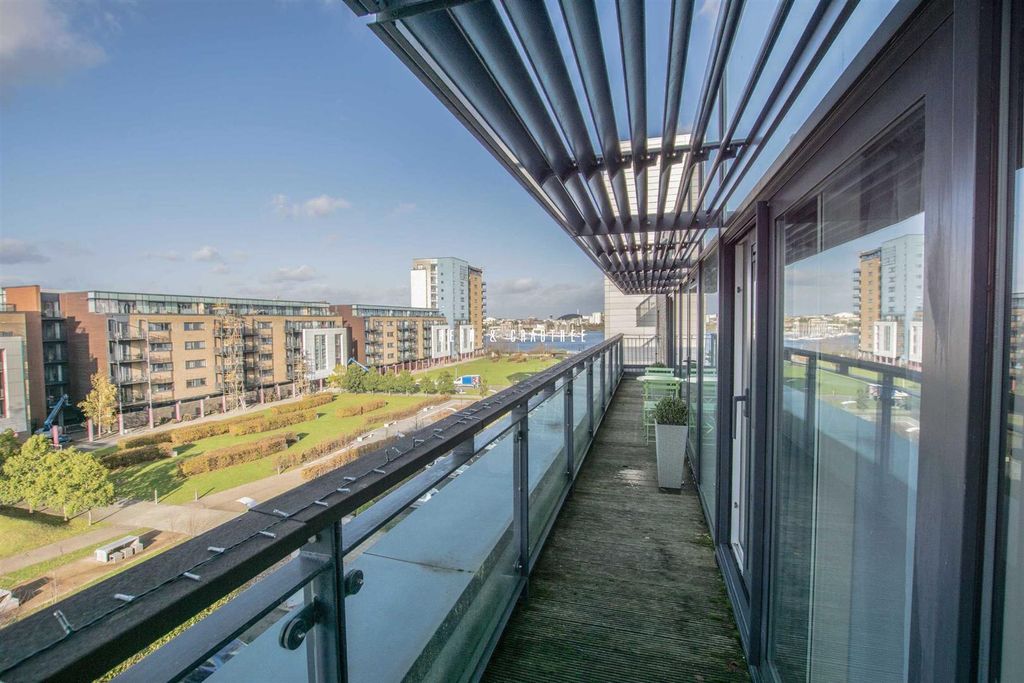 Property photo 2 of 22