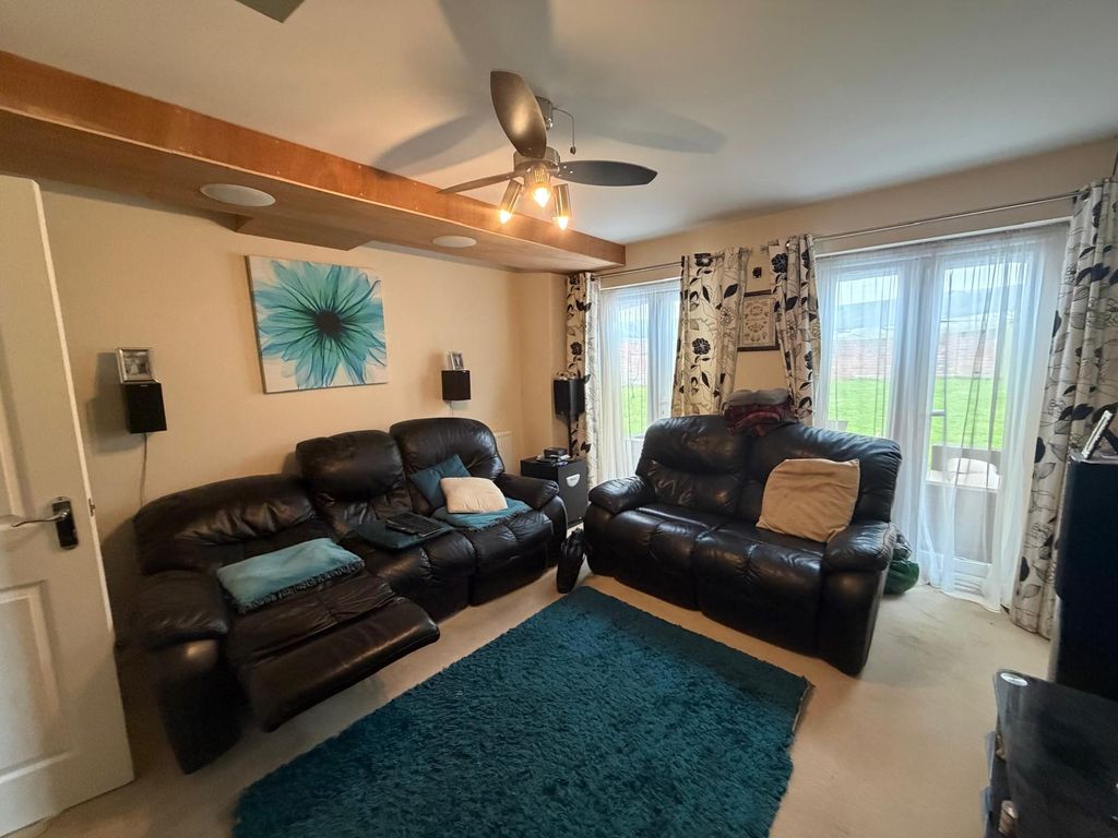 Property photo 2 of 25