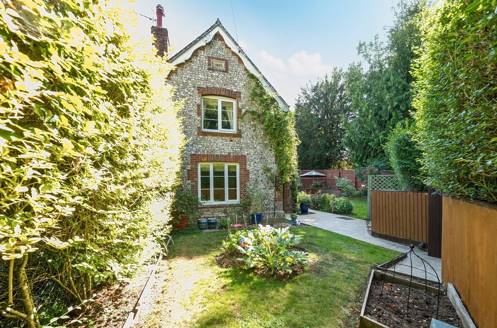 Property photo 1 of 15 1335561-31-6899ce...