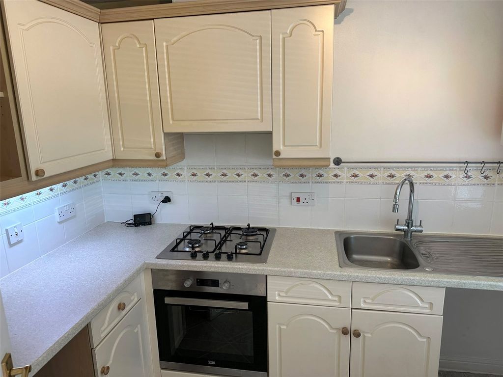 Property photo 3 of 7 Kitchen