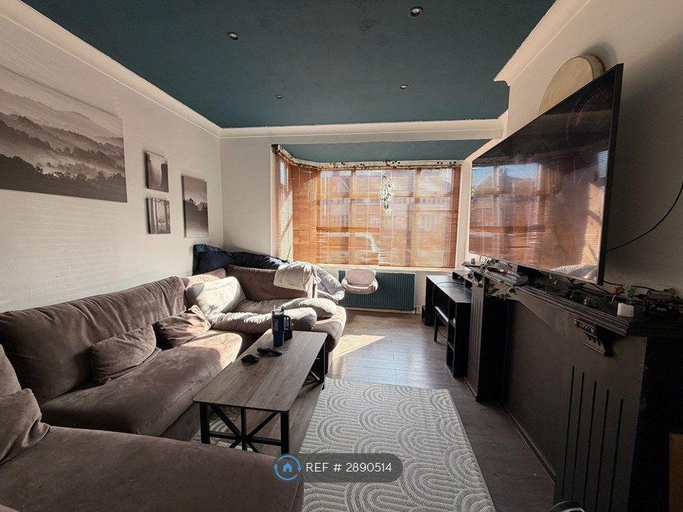 Property photo 3 of 22 Living Room