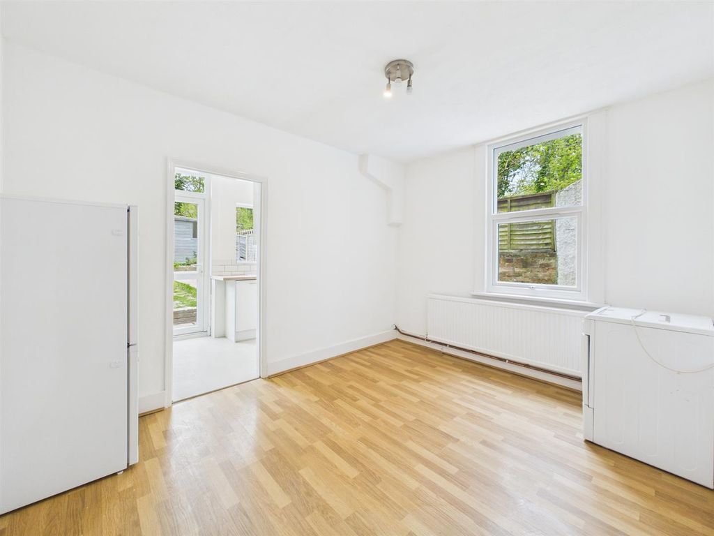 Property photo 3 of 19 Cam01563G0-Pr0230-Still007.Jpg