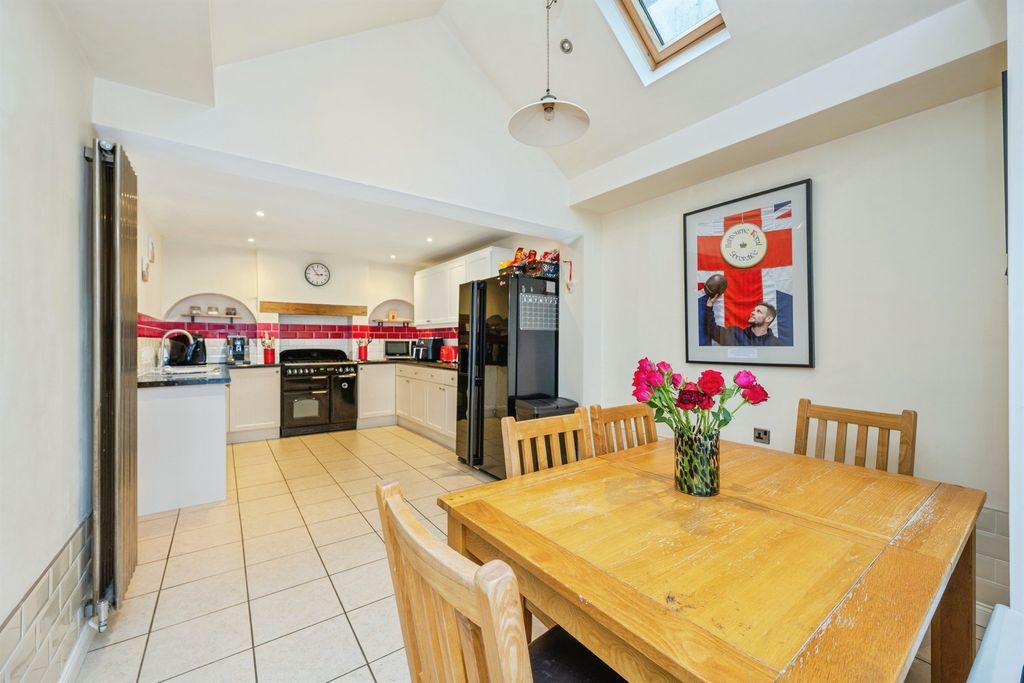 Property photo 2 of 30