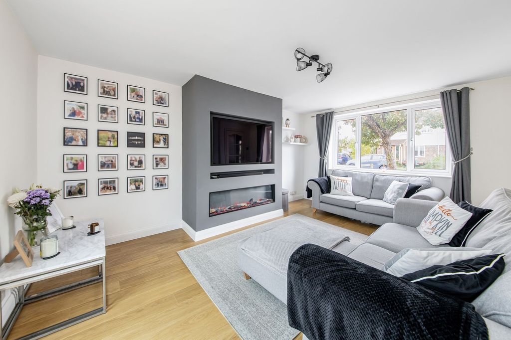 Property photo 3 of 20