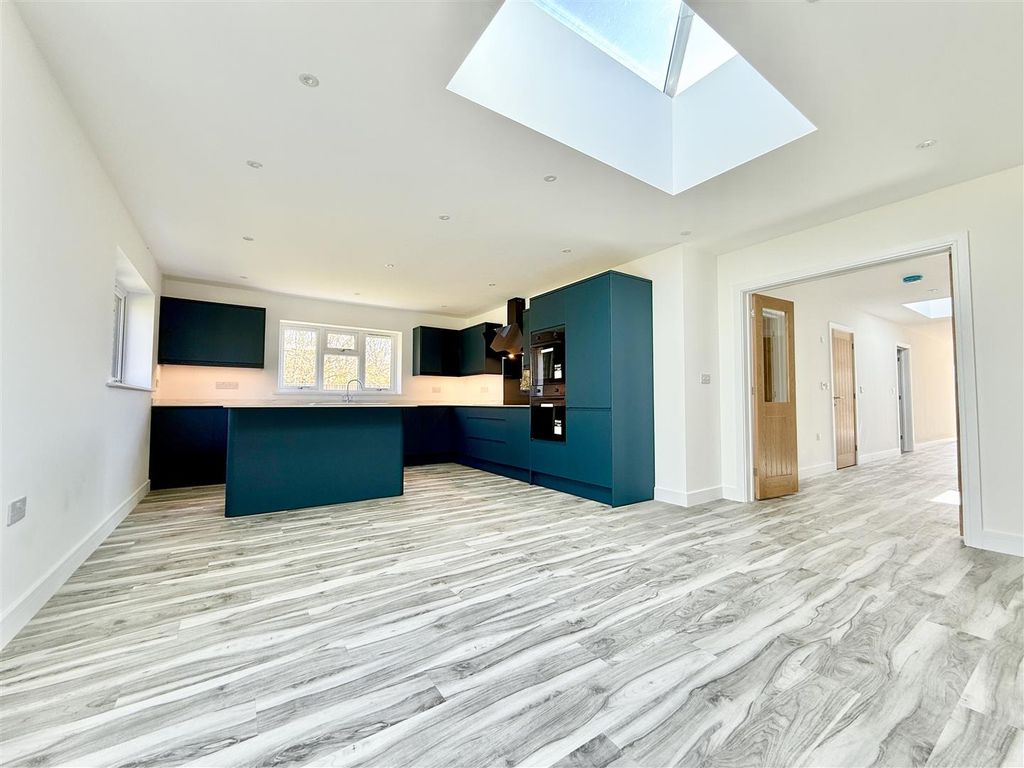 Property photo 3 of 30 Kitchen