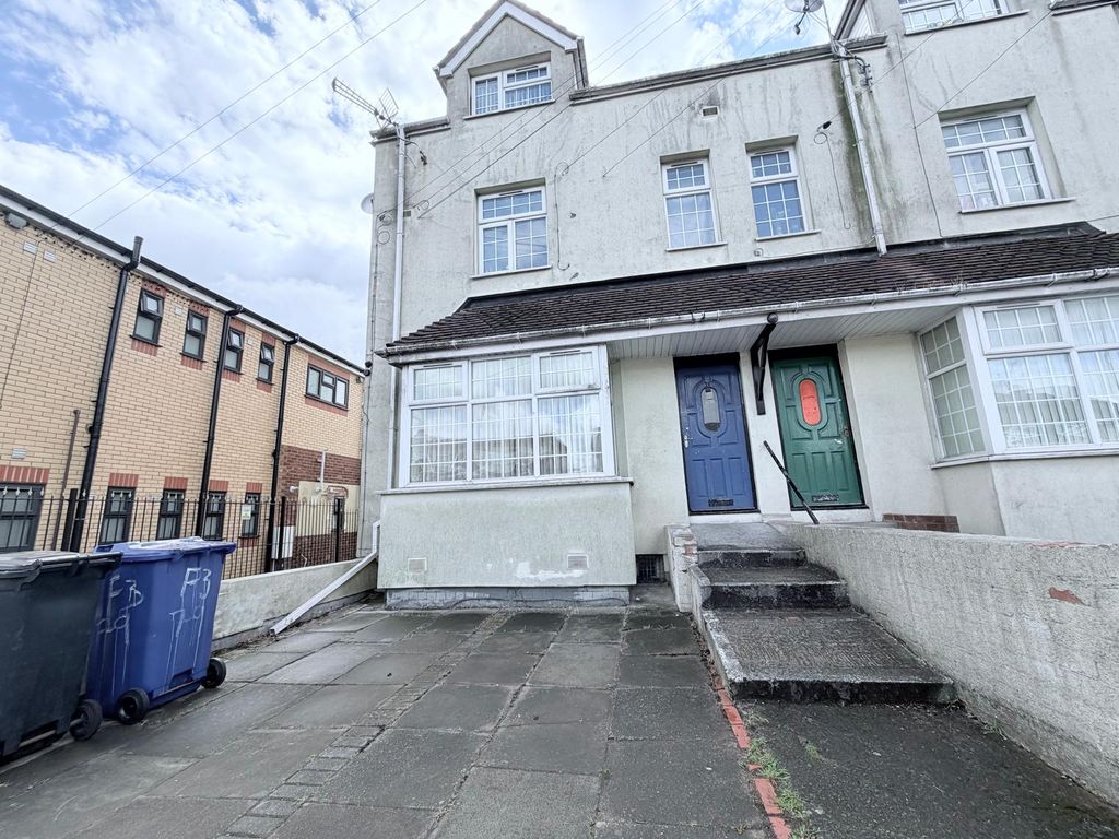 Property photo 1 of 13 Refurbished 2 Bedroom Flat To Let Dudley Dy1