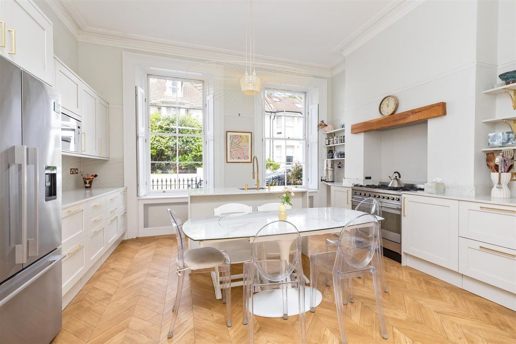 Property photo 3 of 16 Park Crescent Terrace-13.Jpg