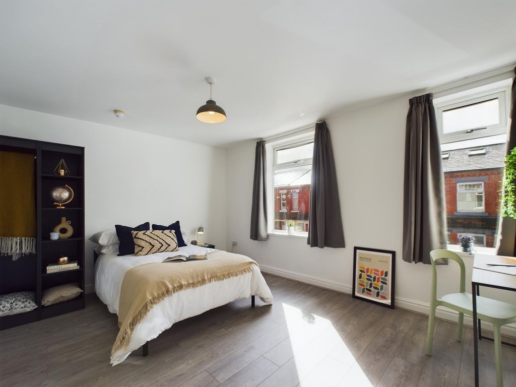 Property photo 2 of 15 A Beautifully Designed Double Bedroom Featuring La...