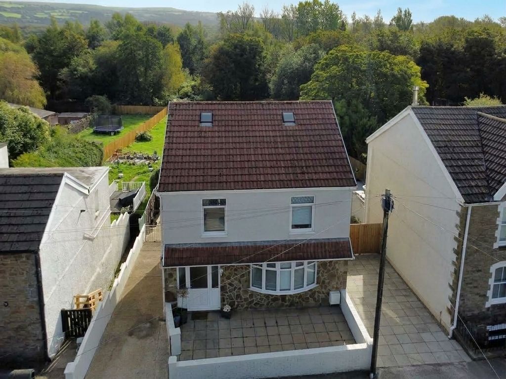 Property photo 3 of 21