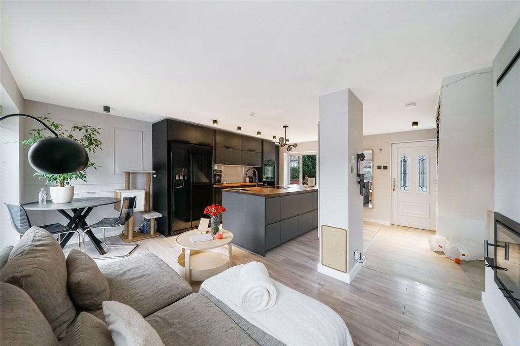 Property photo 3 of 23 Lounge/Kitchen