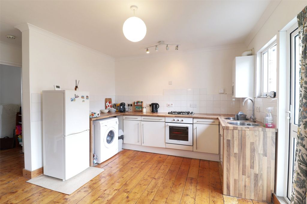 Property photo 3 of 11 3 - Picture No. 05