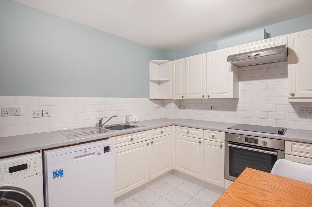 Property photo 2 of 12 Kitchenangle2