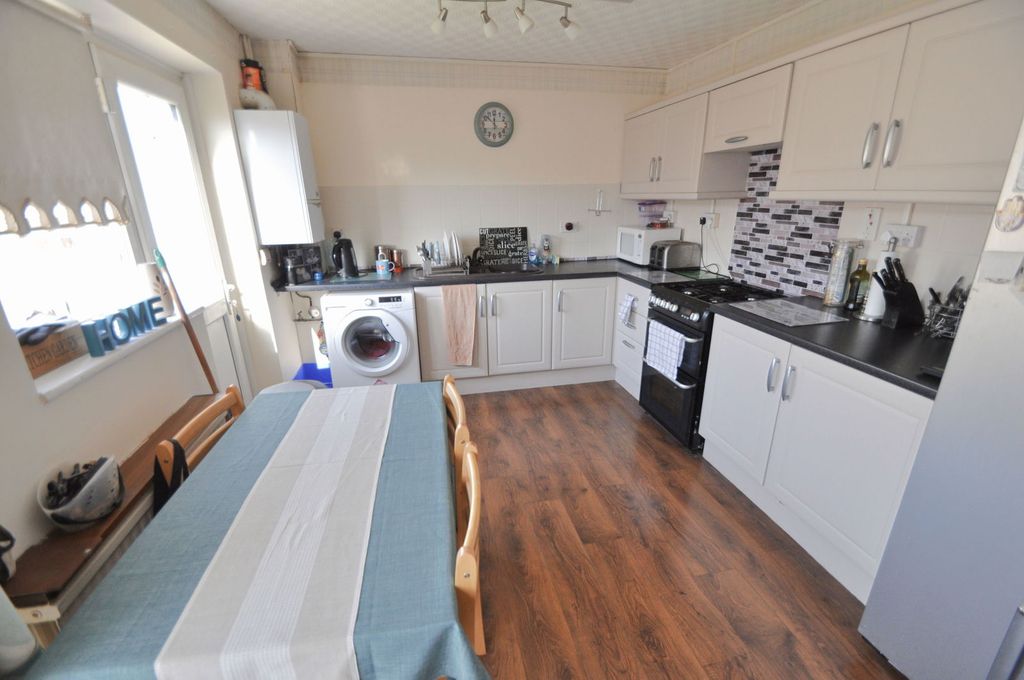 Property photo 3 of 33