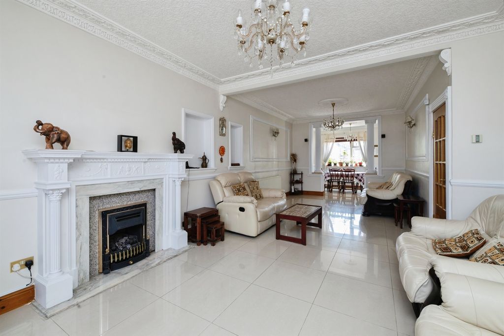 Property photo 2 of 18