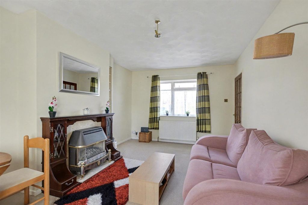 Property photo 3 of 24 Lounge_2.Jpeg