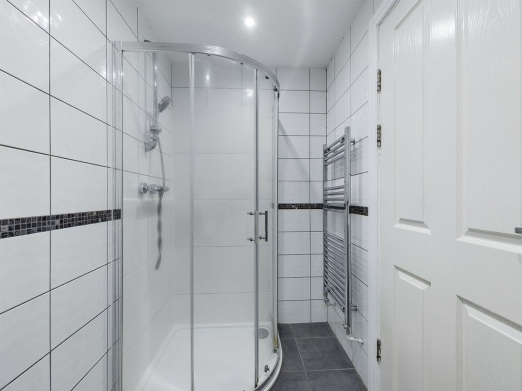 Property photo 1 of 34 A Modern And Immaculate Bathroom Featuring A Spaci...