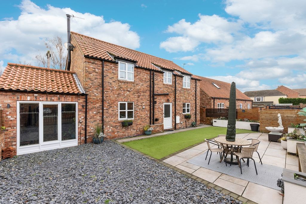 Property photo 3 of 27 Rear Garden