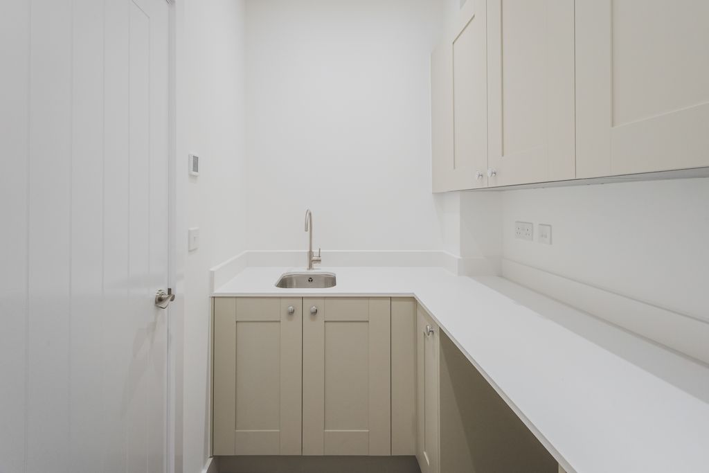 Property photo 3 of 10 250617W022