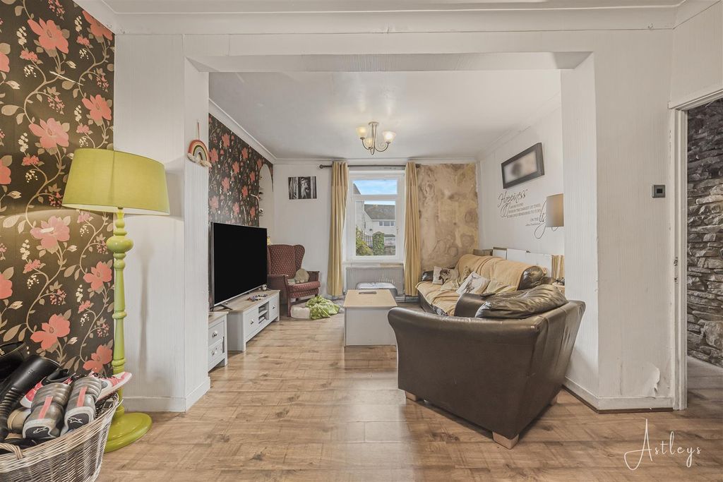 Property photo 3 of 14 Lounge